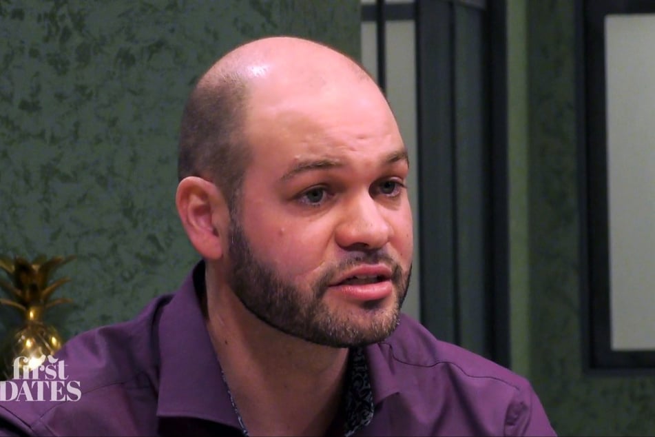 Christian (38) muss zweimal hinhören, als Sabrina ihm erzählt, dass sie bereits fünffache Mutter ist.