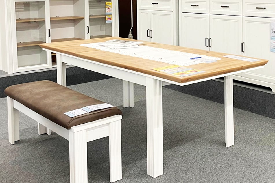 Hier werden Sofas, Betten und Esstische fünf Stunden lang super günstig abgegeben