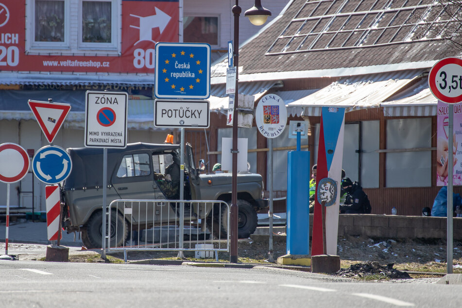 Ein Mann versuchte in Johanngeorgenstadt unweit des Grenzübergangs eine Frau auszurauben. (Archivbild)