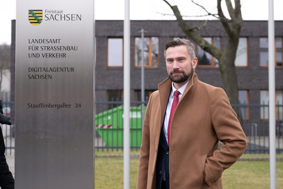 Sachsens Wirtschaftsminister Martin Dulig (49, SPD) fordert beim 49-Euro-Ticket eine "Brückenlösung" für Studenten.