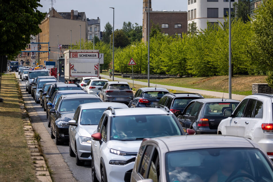 Baustellen Chemnitz: Baustellen-Wahnsinn in Chemnitz: Anwohner und Autofahrer sind sauer