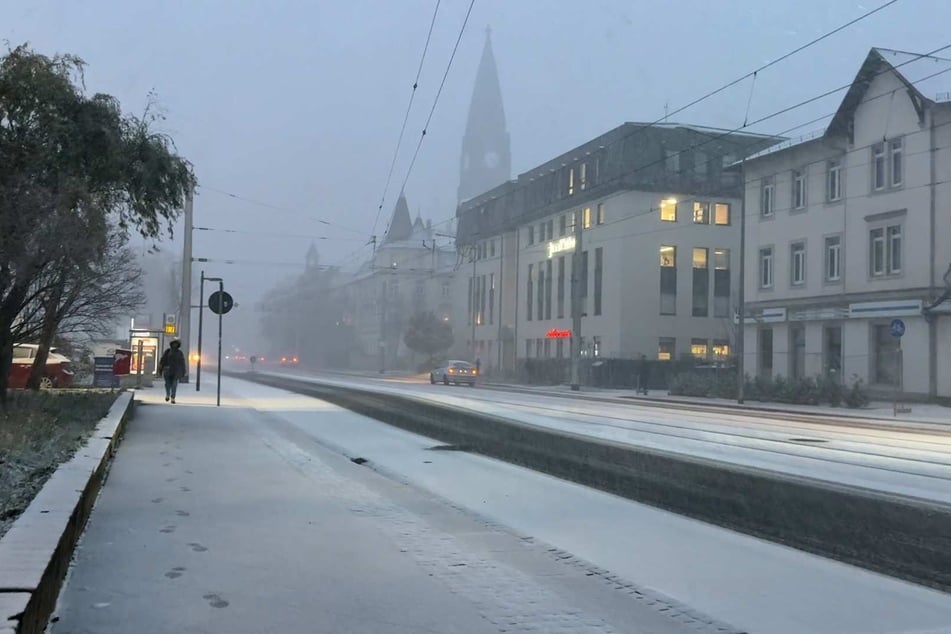 Am Nachmittag schneite es erneut - wie hier in Striesen.