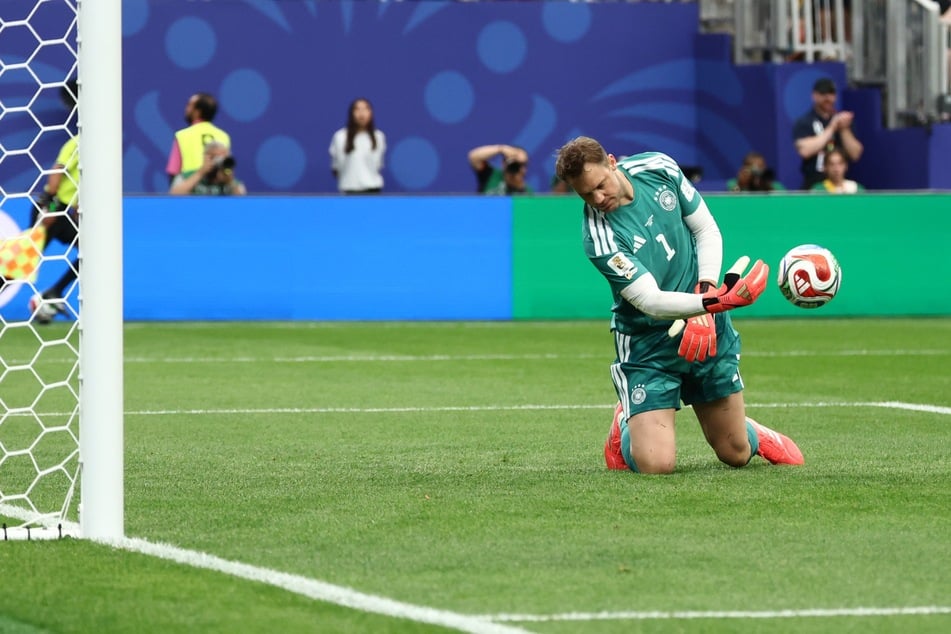 Manuel Neuer muss gegen Curaçao hinter sich greifen.