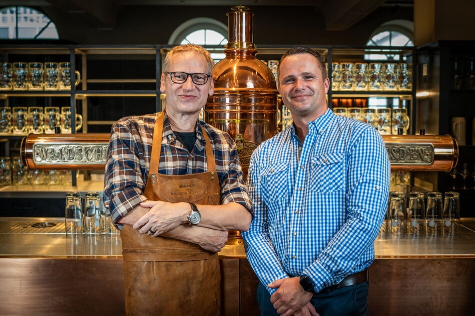 Braumeister Holger Stark (l.) und Gastro-Chef Benjamin Hamm sind das neue Team vor Ort.