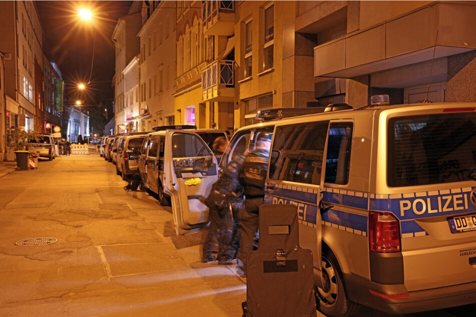 Mit über 90 Einsatzkräften wurde Dienstagnacht in den Zwickauer Arcaden für den Ernstfall geprobt.