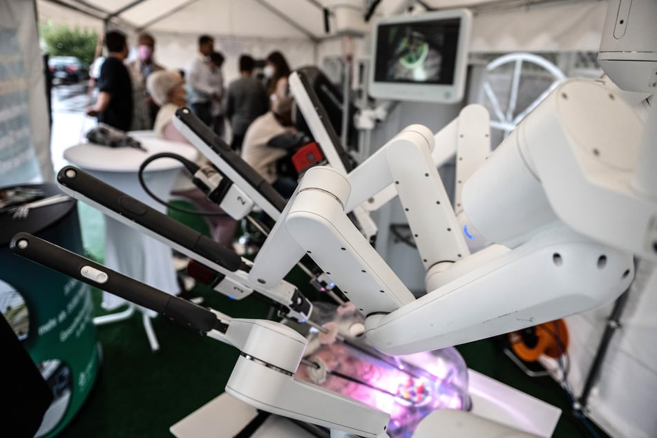 Der Eingriff mithilfe des Da-Vinci-Roboters ist schonender und sicherer.