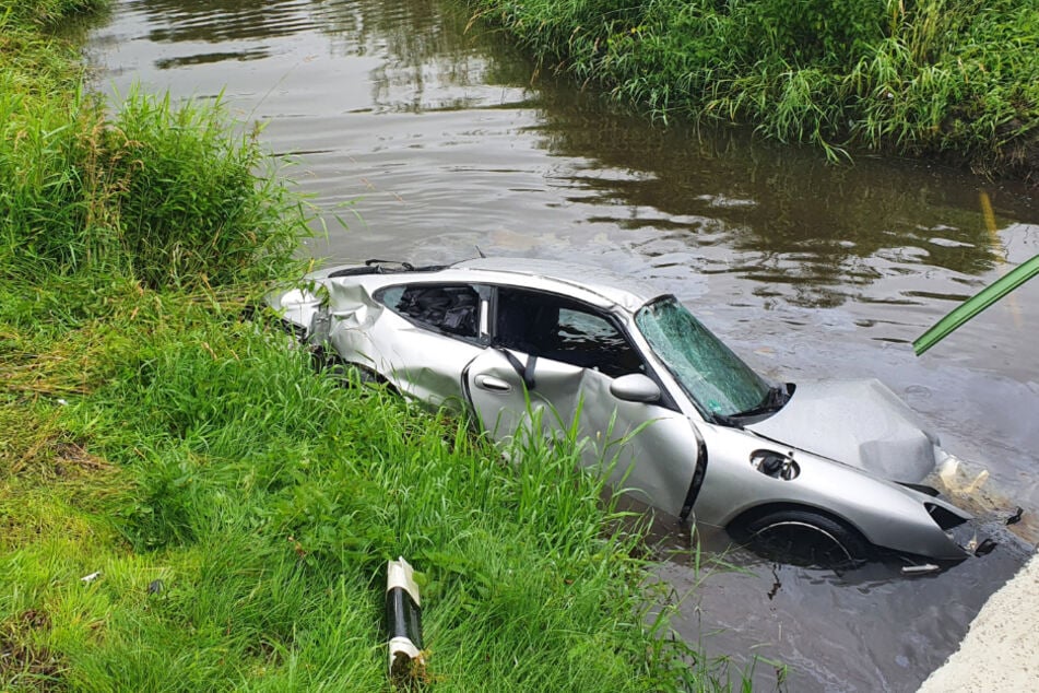 Der Wagen landete in der Süderbäke.