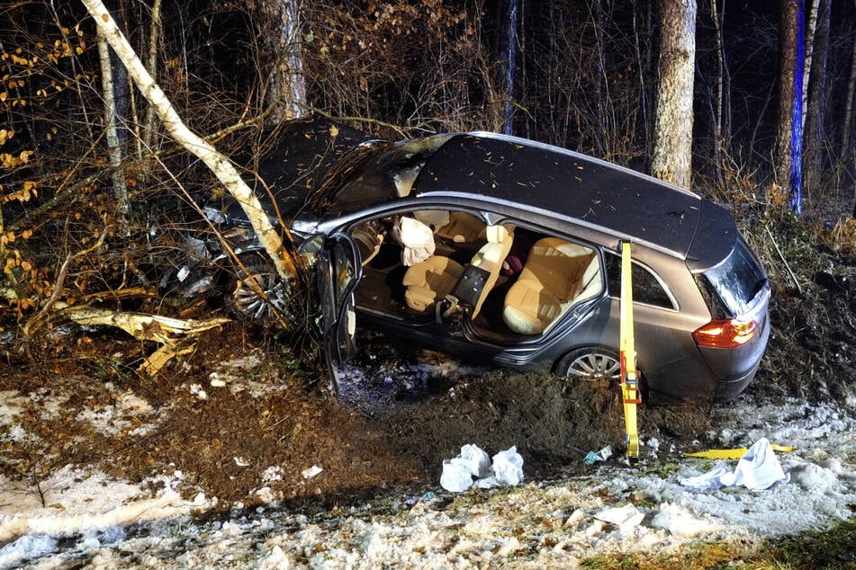 Eine 40 Jahre alte Frau ist bei einem Unfall auf der K234 im Landkreis Rotenburg schwer verletzt worden.