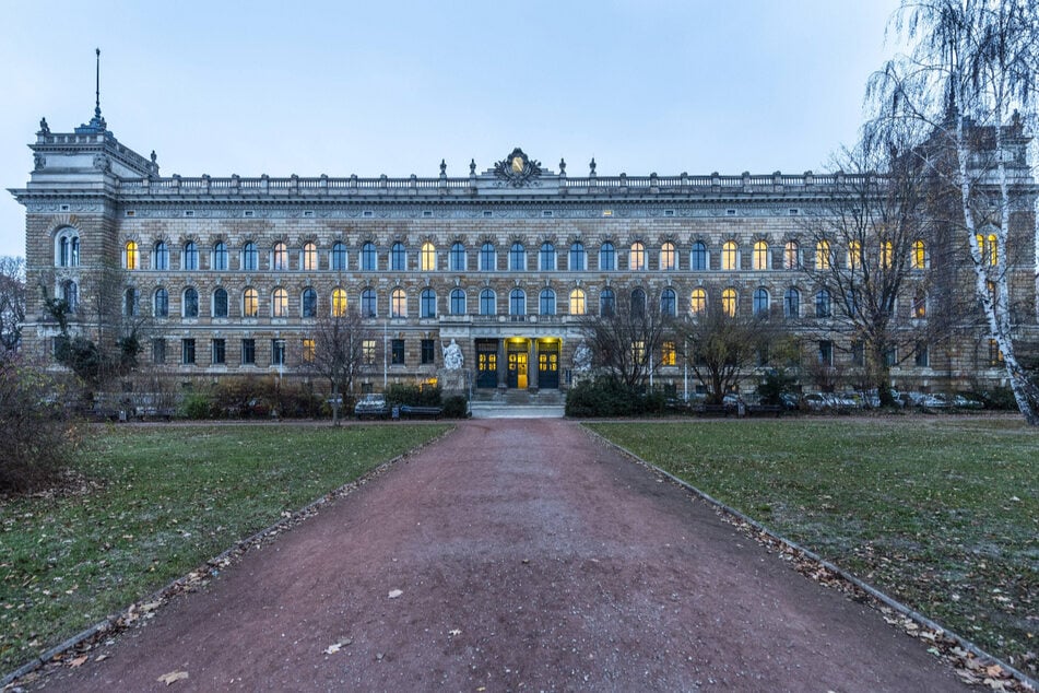 Am Landgericht Dresden wird weiter nichtöffentlich gegen Beamte aus dem Umfeld des MEK verhandelt.