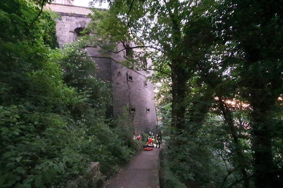 Der Mann kletterte zuvor eine Mauer der Bastion hoch.