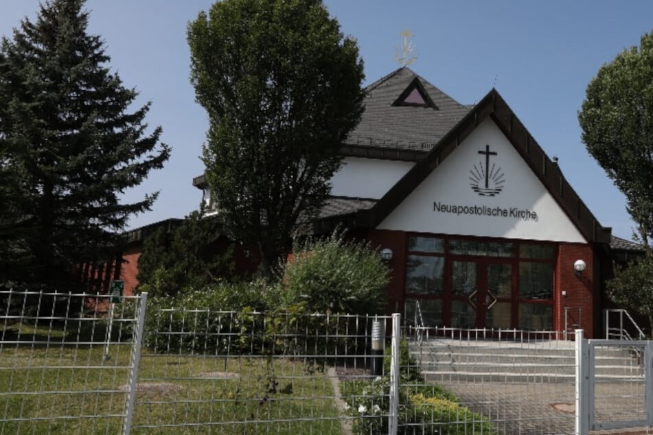 Gefahr von oben! Diebe klauen Blitzableiter von der Kirche