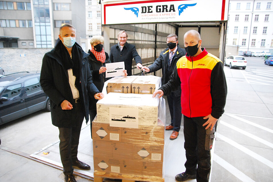 Leipzig unterstützt die Partnerstadt Krakau während der Corona-Krise mit dringend für Krankenhäuser und Pflegeheime benötigtem Material.