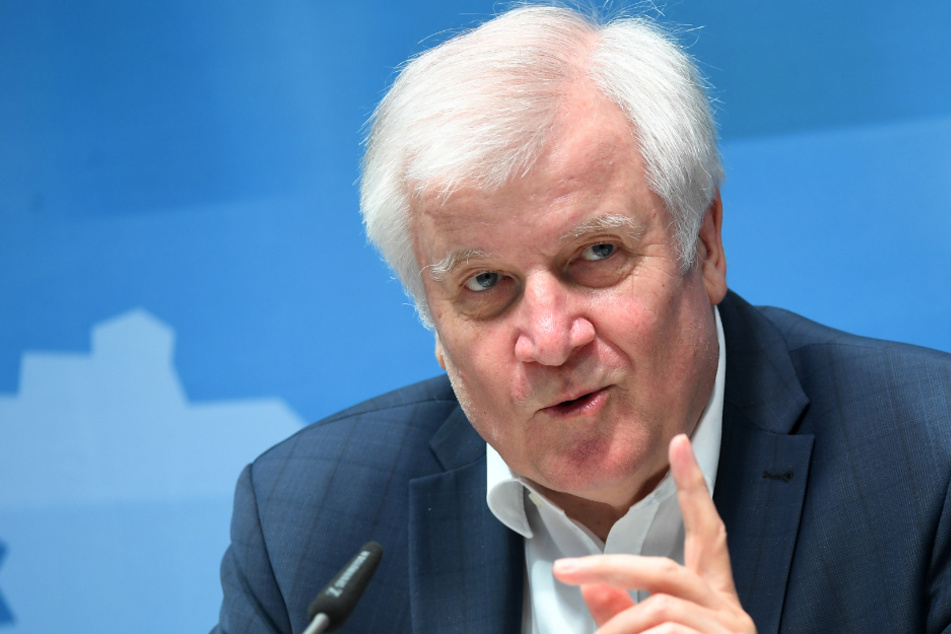 Horst Seehofer (70, CSU), Bundesinnenminister.