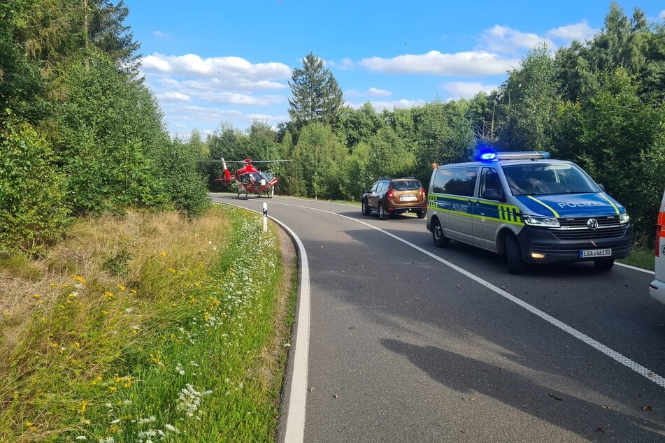 Im Landkreis Harz musste ein verletzter Motorradfahrer mit einem Rettungshubschrauber ins Krankenhaus gebracht werden.