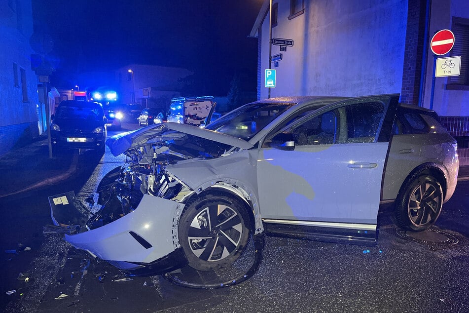 In Offenbach-Bieber kam es am Mittwoch zu einem schweren Verkehrsunfall mit drei beteiligten Autos.