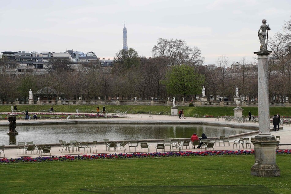 In Paris sind kaum noch Menschen auf der Straße.