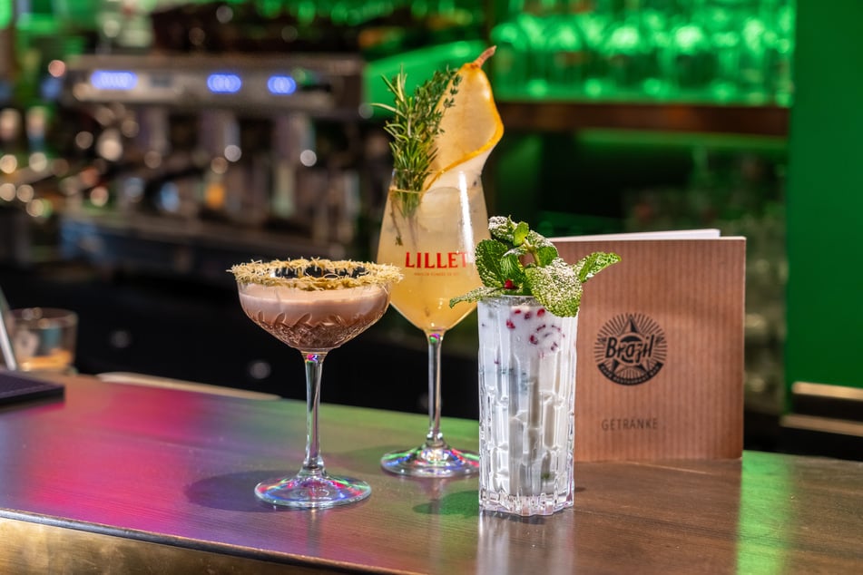 Besonders erfrischend sind die neuen Cocktails wie der Dubai Schokolade Brazil, White Winter Mojito und Lillet Winter Pear.