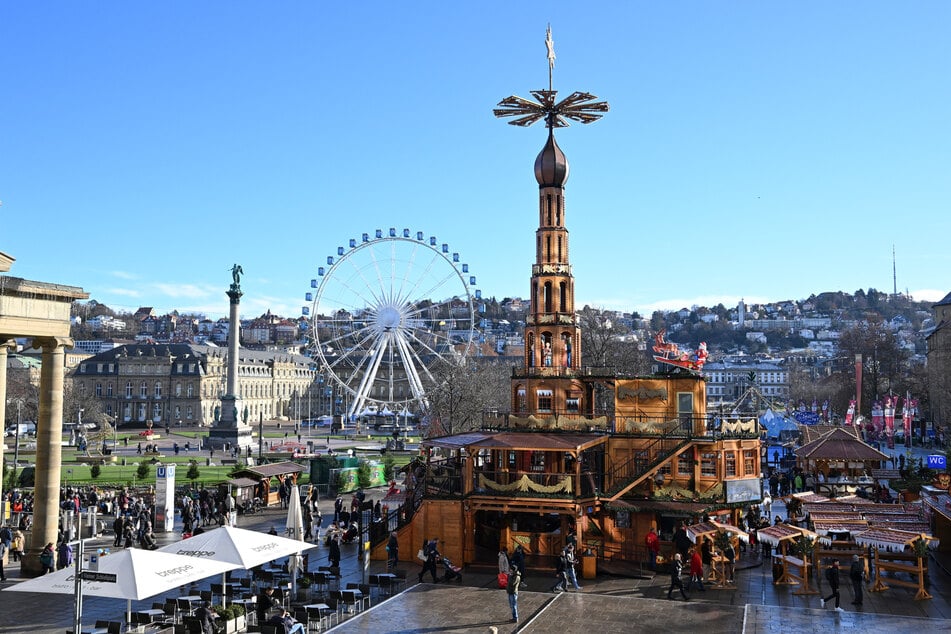 Auf dem Stuttgarter Schlossplatz laufen die Weihnachtsmarkt-Vorbereitungen. (Archivfoto)