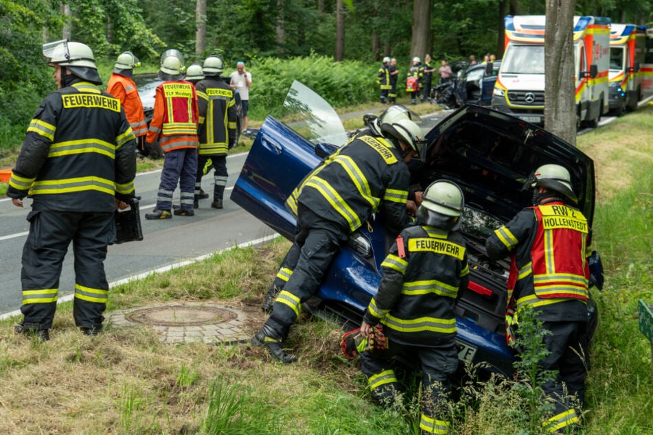 Auf der L141 bei Hollenstedt waren am Sonntag drei Autos in einen schweren Unfall verwickelt.