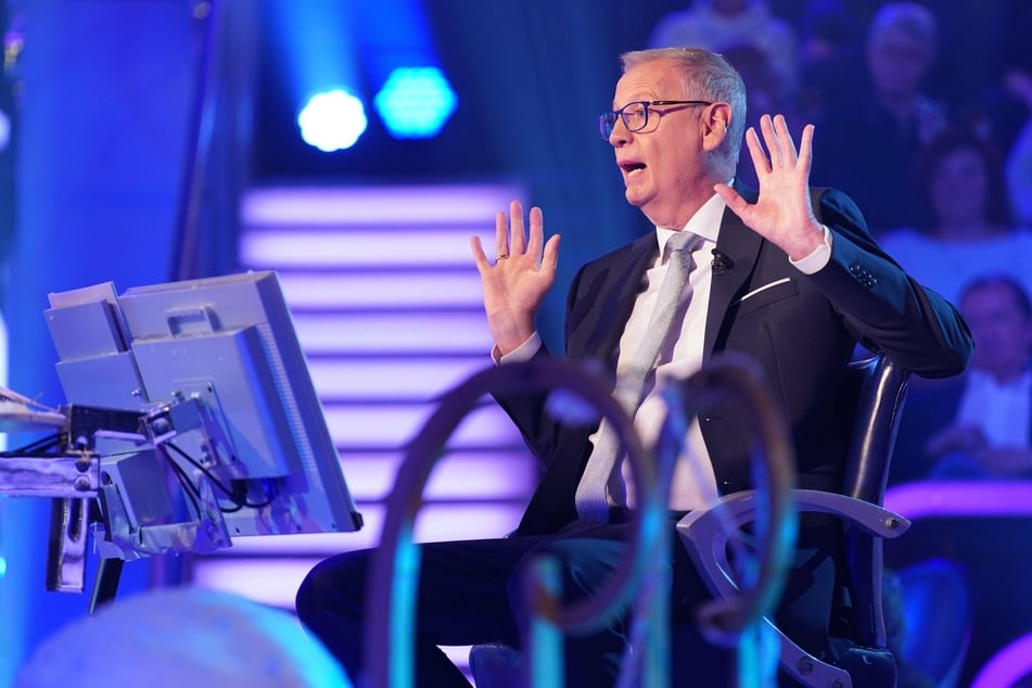 Quizmaster Günther Jauch (68) war trotz der Panne im Studio um Aufklärung bemüht.