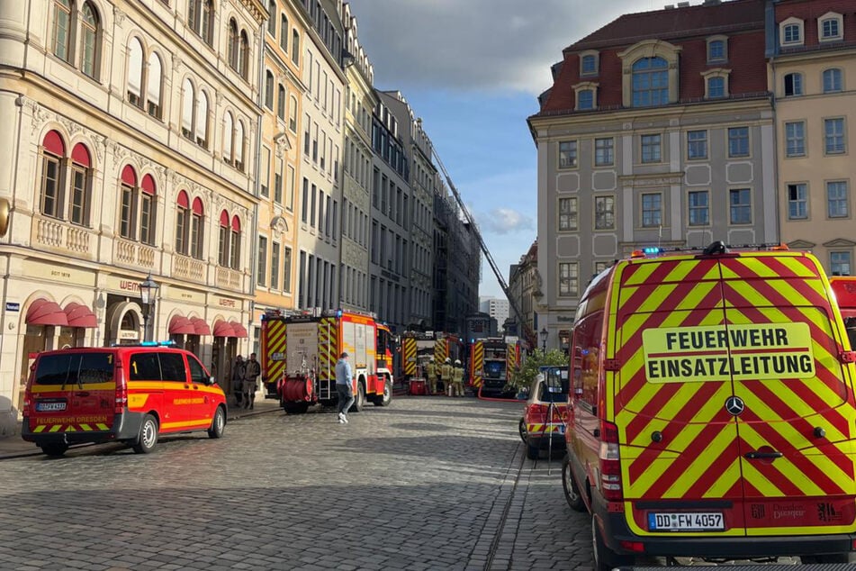 Zahlreiche Feuerwehrleute waren in der Landhausstraße im Einsatz.