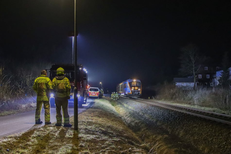 Der Zugverkehr musste für circa drei Stunden unterbrochen werden.