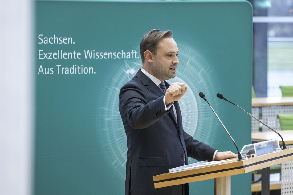 Landtagspräsident Alexander Dierks (37, CDU) hielt eine Rede zur Unterzeichnung der Zielvereinbarungen im Landtag.