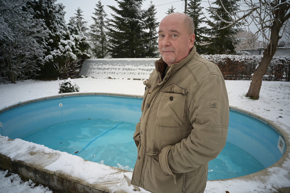 Erik Heber (59) stellte der Feuerwehr seinen Garten-Pool zur Verfügung.