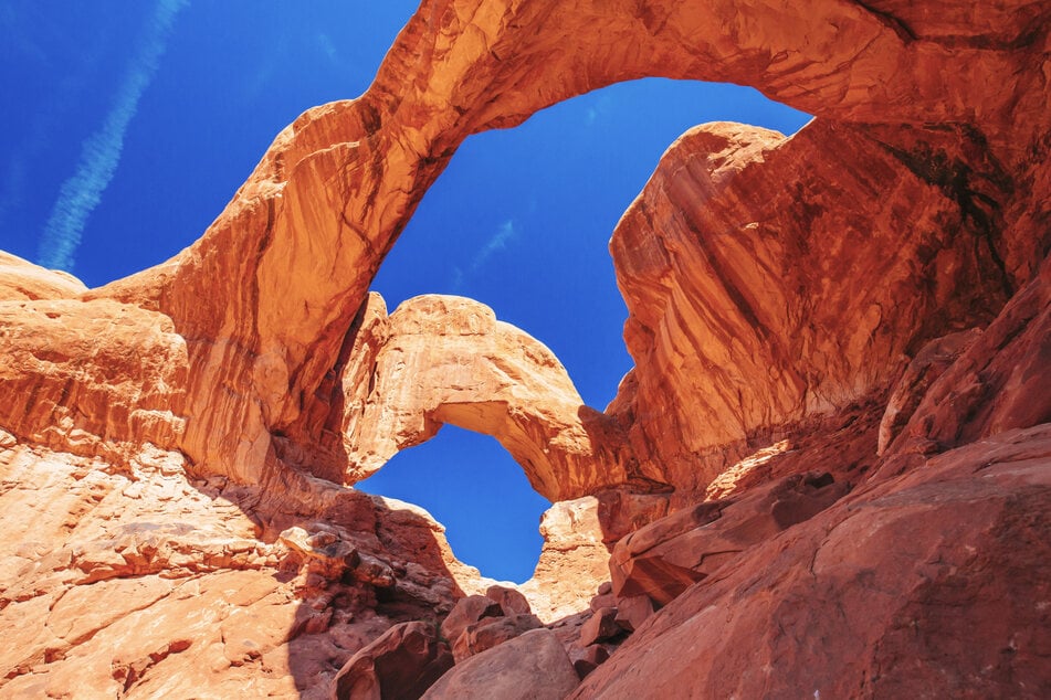 Der Arches National Park im US-Bundesstaat Utah ist ein Paradies für Kletterer und Naturliebhaber. Nahe einem solchen Bogen seilte sich auch Tyler Erickson ab.