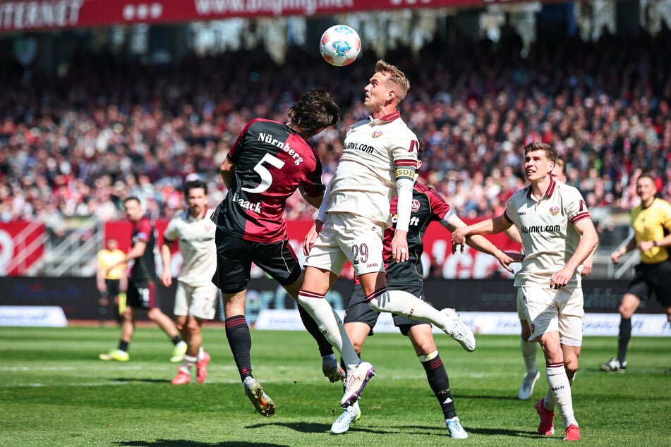Lukas Boeder (M.) durfte zum ersten Mal in diesem Jahr von Beginn an ran und rechtfertigte seine Aufstellung sofort.