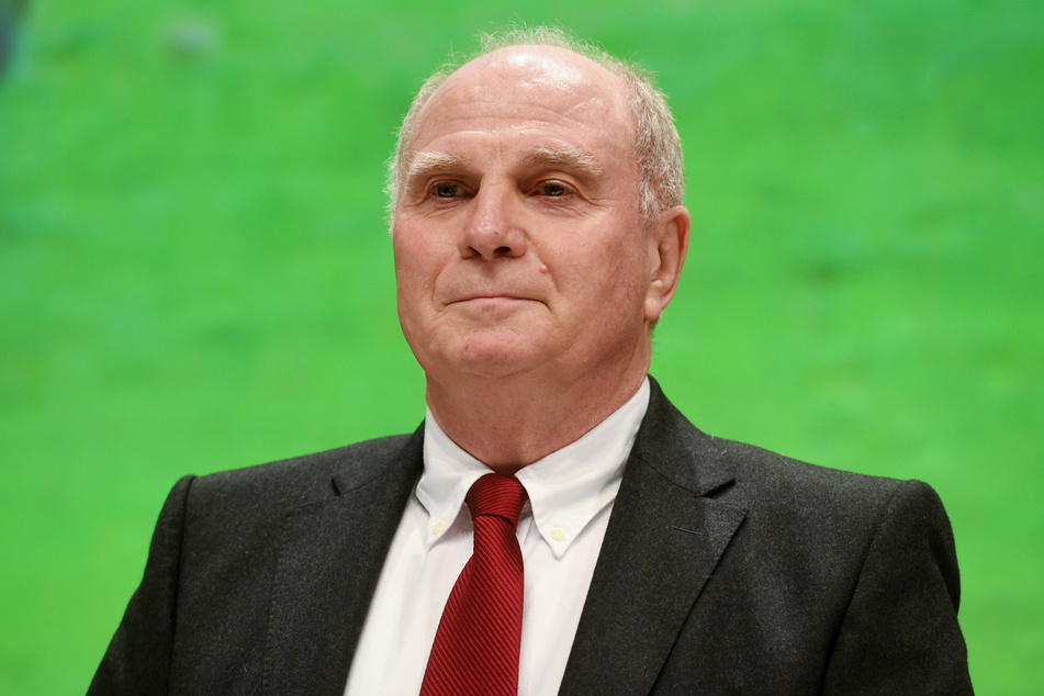 Laut Ehrenpräsident Uli Hoeneß (69) wird der FC Bayern München seiner bisherigen wirtschaftlichen Linie treu bleiben.