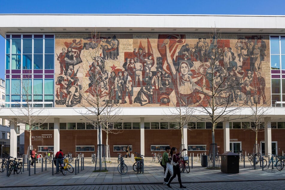 Der Kulturpalst von 1969 ist die Heimspielstätte der Dresdner Philharmonie, des Kabaretts der Herkuleskeule und der Stadtbibliothek. Er wurde 2017 nach umfangreicher Sanierung neu eröffnet.