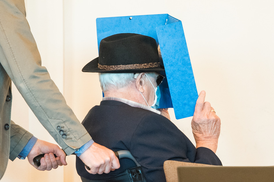 Der ehemalige SS-Wachmann wurde zu einer Jugendstrafe von zwei Jahren auf Bewährung verurteilt.