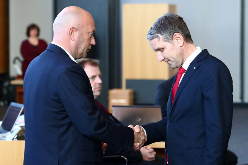 Nach der Wahl gratulierte Björn Höcke (48, r.) dem neugewählten Ministerpräsidenten Thomas Kemmerich (55, l.). (Archivbild)