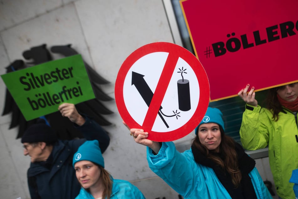 Der Ruf nach einem generellen Böllerverbot wird immer lauter und wird auch von der Gewerkschaft der Polizei unterstützt. (Symbolbild)