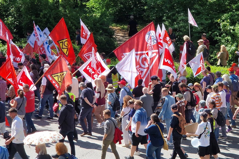 Die Hauptdemo der DGB führte am Donnerstag auch durch Hamburg-Barmbek.