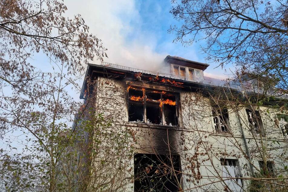 Im Obergeschoss des Hauses war ein Feuer ausgebrochen.