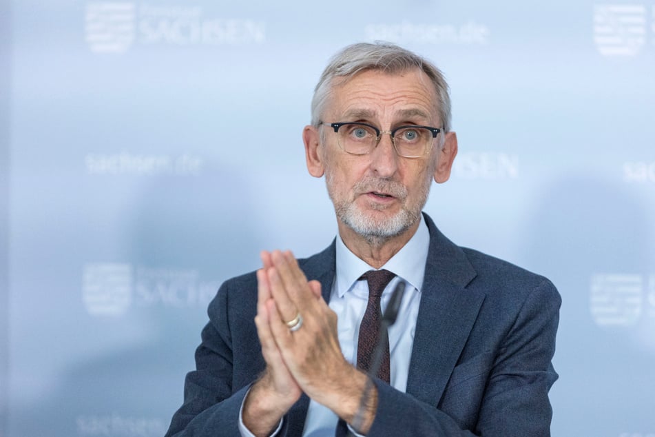 Sachsens Innenminister Armin Schuster (64, CDU) will nicht ausschließen, dass ein gezielter Anschlag auch im Freistaat viel Schaden anrichten kann.