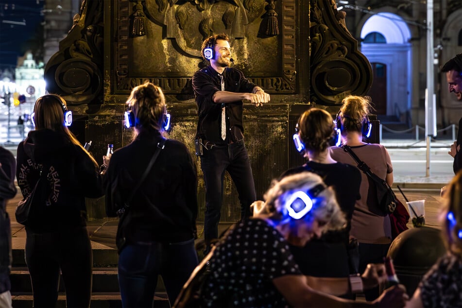 Seit der Corona-Pandemie organisiert DJ !Mauf die speziellen Party-Rundgänge durch die Stadt.