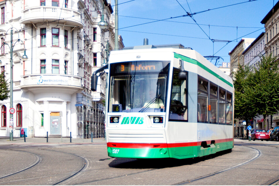 Am Hasselbachplatz wird das gesamte Gleisbett erneuert.