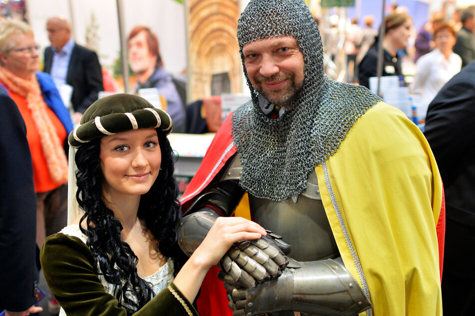 Besucher können beim Altstadtfest auch dem Burgfräulein Edelweiß und Ritter Georg begegnen. (Archivbild)