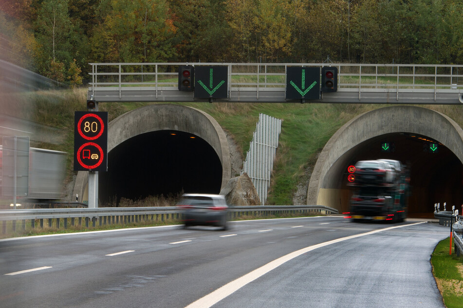 Am Sonntagabend war der Tunnel Königshainer Berge in Richtung Dresden vorübergehend dicht. (Archivbild)