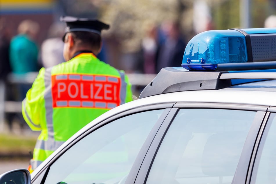 Die Polizei ermittelt zu zwei Massenschlägereien in Dresden. (Symbolbild)