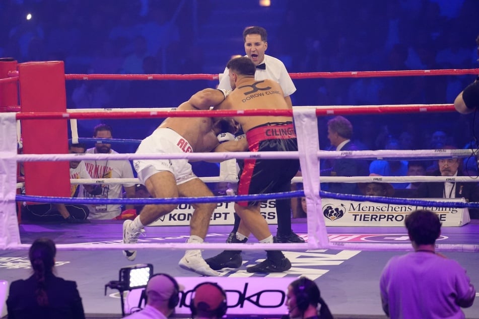 Yasin (r.) ringt Aleks nieder