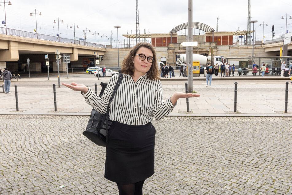 Wie geht's weiter am Vorplatz Ost? SPD-Stadträtin Anne Holowenko (40) macht sich Gedanken über die Zukunft der Fläche vor dem Hauptbahnhof.