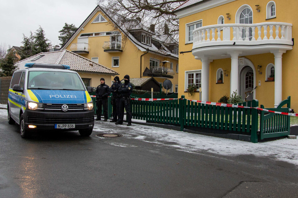Die Polizei sicherte am Tatort in Zirndorf Spuren.