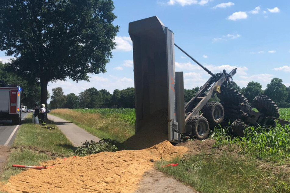 Tonnenweise Sand kippten von der Ladefläche.
