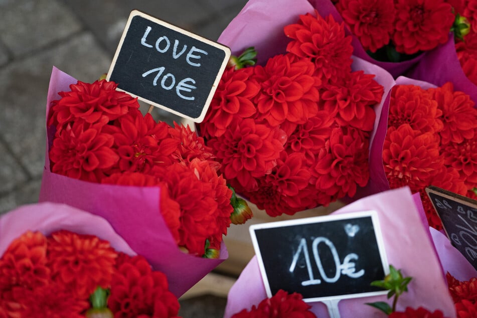 Wer sich liebt, der zahlt: Zum Valentinstag boomt das Geschäft der Floristen.