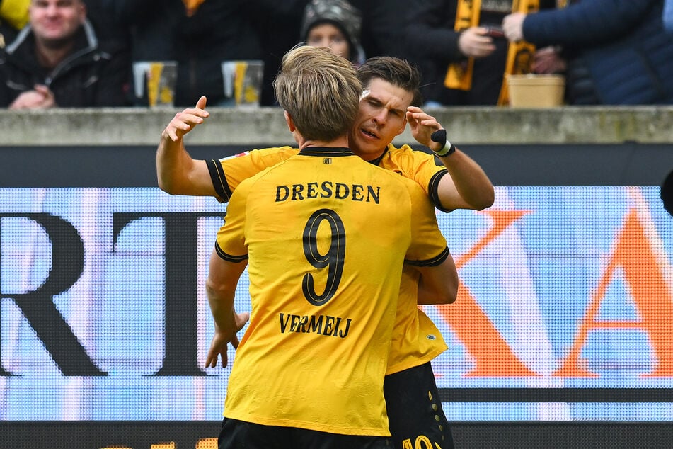 Wie sich die Bilder doch gleichen. Auch beim 2:1 gegen Düsseldorf erzielte Alexander Rossipal (h.) die 1:0-Führung, Vincent Vermeij legte das zweite Tor nach.