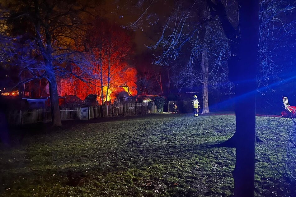 Der Schein der Flammen war auch aus der Ferne zu sehen.